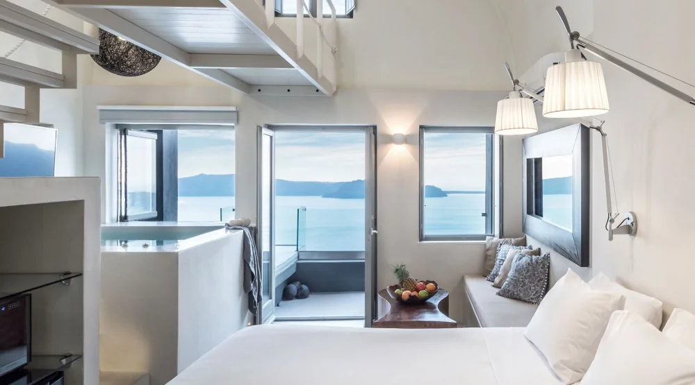 Executive Suite with Indoor Or Outdoor Hot Tub and Caldera View at West East Suites