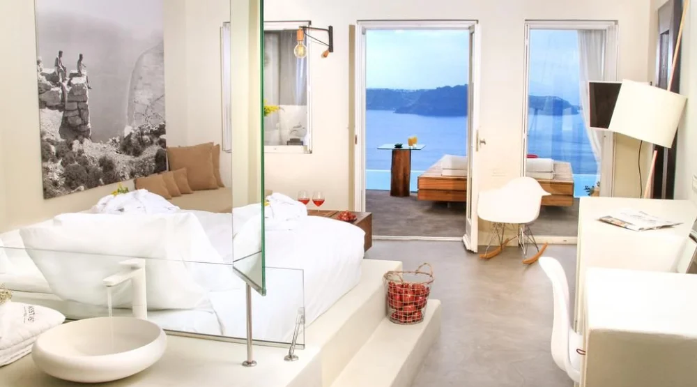 Superior Pool Suite with Caldera View at West East Suites