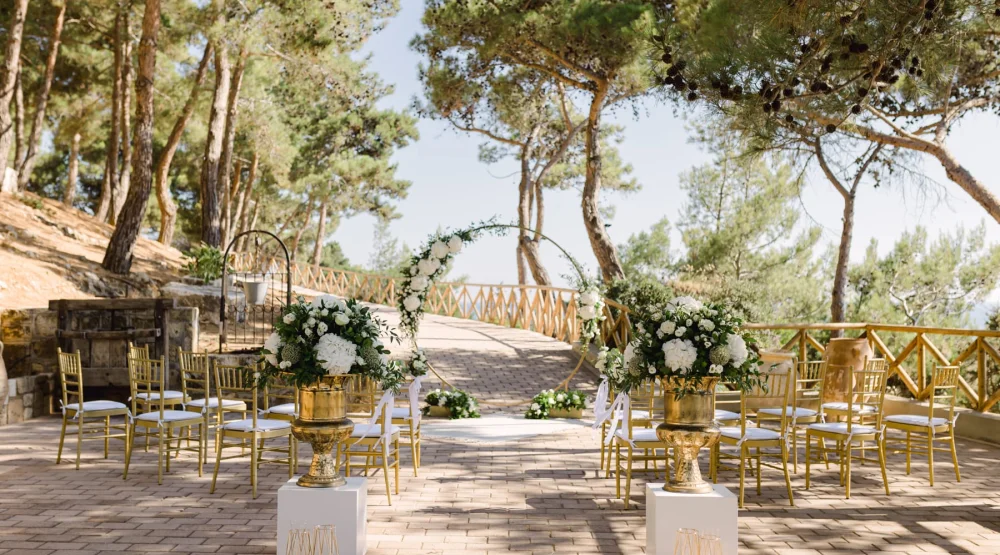 Ceremony Spot at White Rocks Hotel