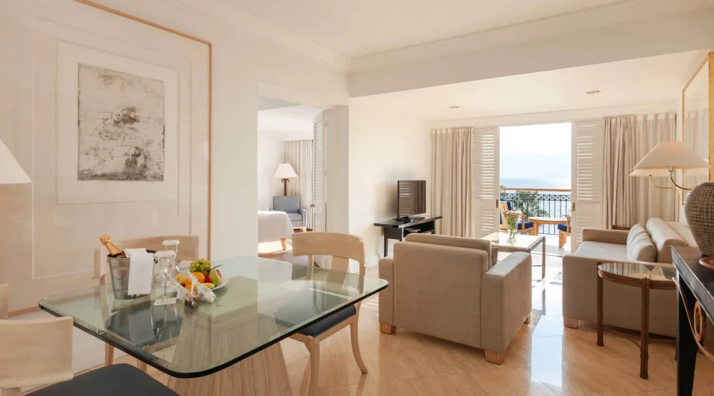 One Bedroom Sea View Deluxe Suite at Annabelle