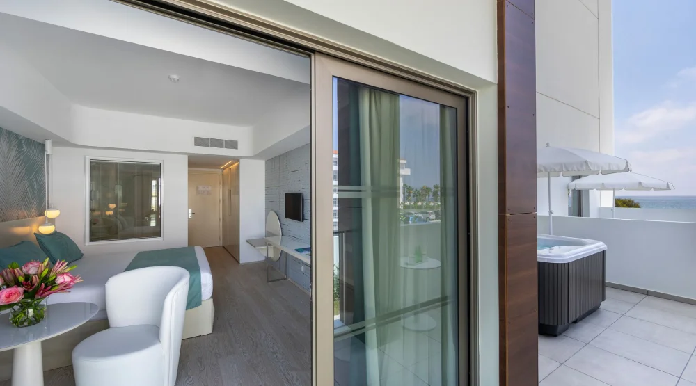 Superior Room with Private Outdoor Hot Tub at The Ivi Mare