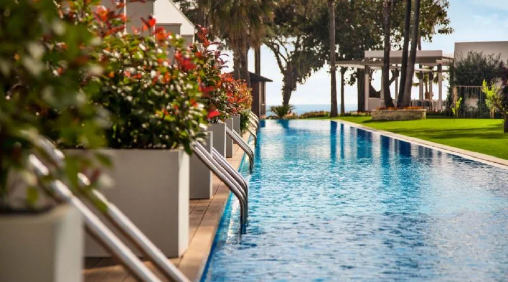 Swim Up Room at Acanthus Cennet Barut Collection