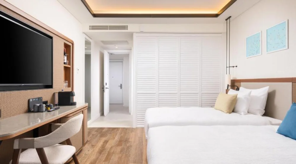 Deluxe Family Suite Sea View (family Zone) at Anda Barut Collection