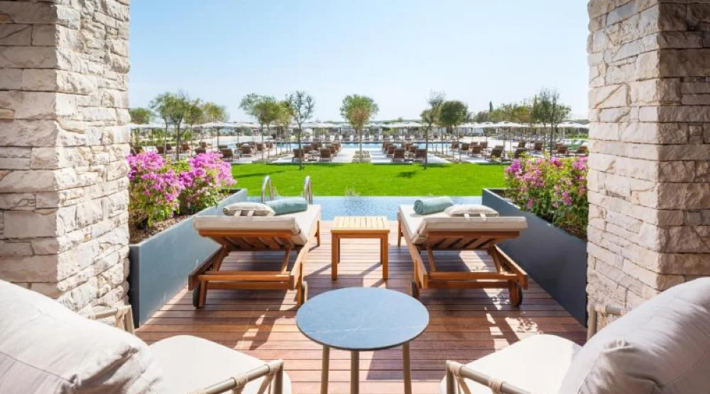 Deluxe Family Suite Swim-up Sea Side, Family Zone at Anda Barut Collection