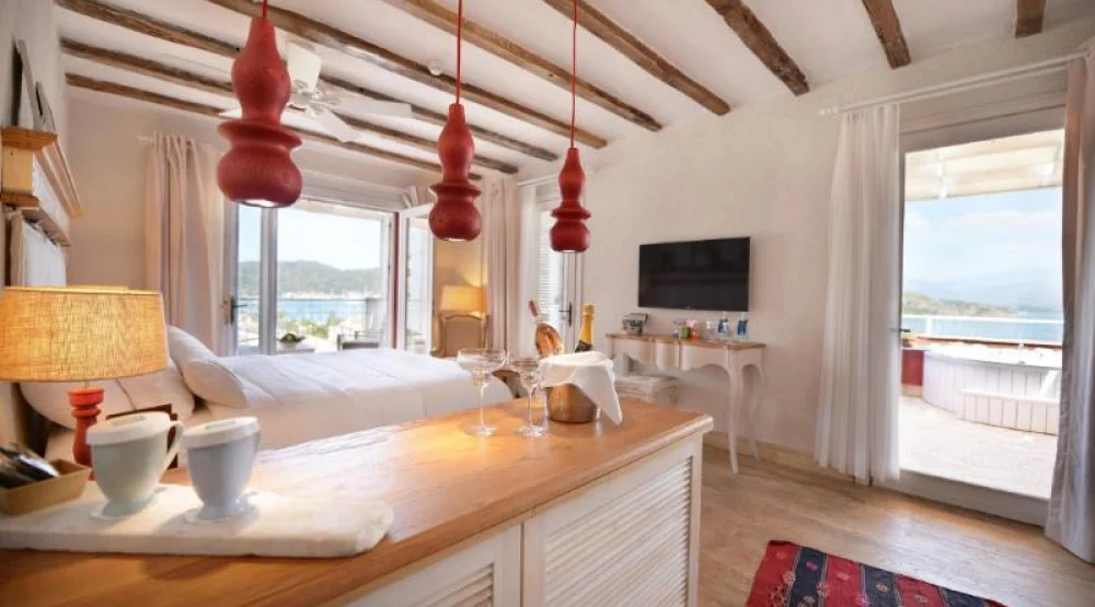 Deluxe Suite Sea View with Jacuzzi at Hotel Unique Fethiye