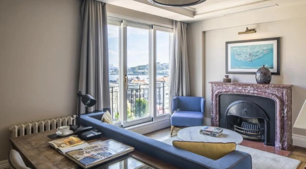 Executive Suite, Executive Suite, One King, City View, Balcony, Fireplace at The Bank Hotel Istanbul