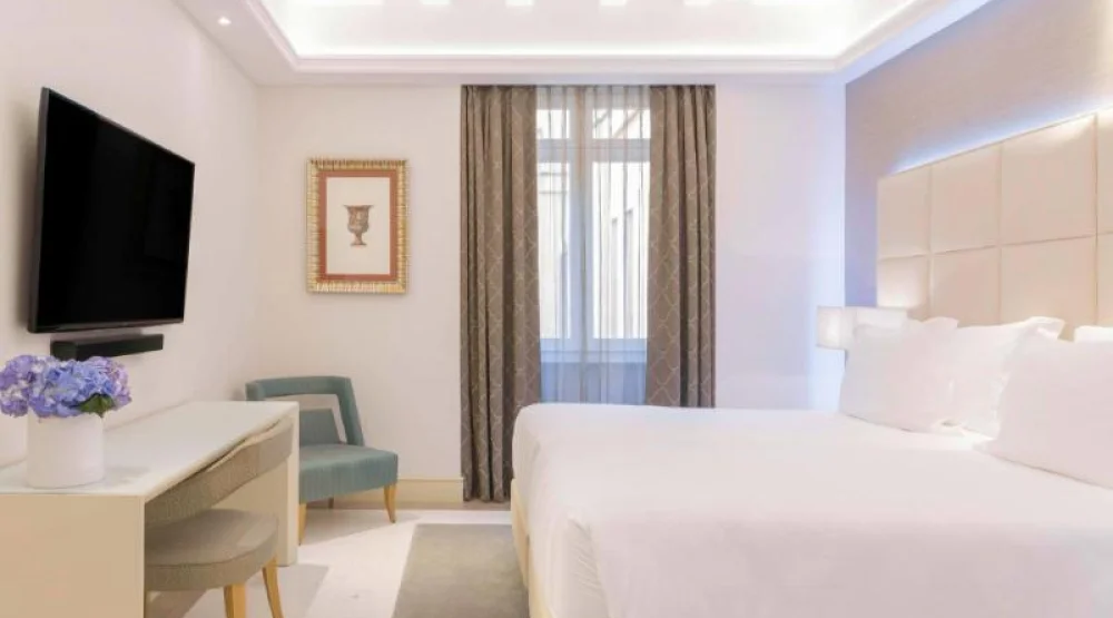 Twin Deluxe Room at Aleph Rome Hotel Curio Collection by Hilton