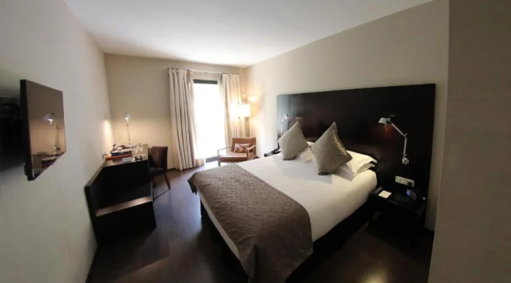 Queen Superior Room at Alexandra Barcelona Hotel Curio Collection by Hilton