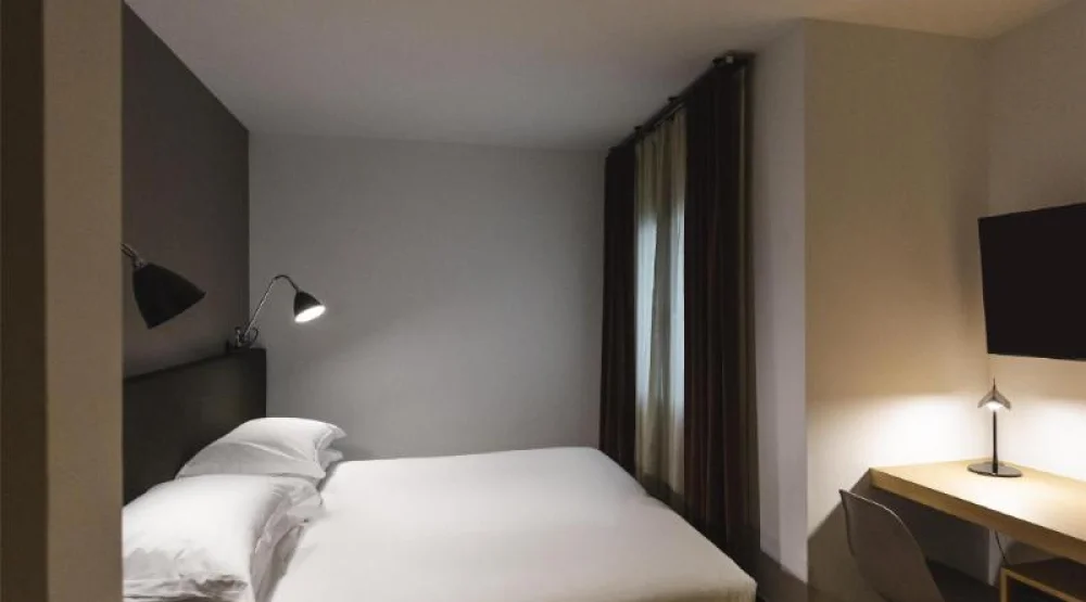 King Guest Room at Alexandra Barcelona Hotel Curio Collection by Hilton