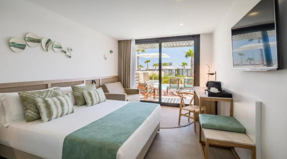 Junior Suite with Semi-private Pool at Barcelo Nura