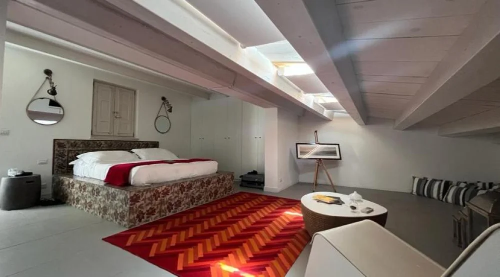 Deluxe at Asmundo di Gisira