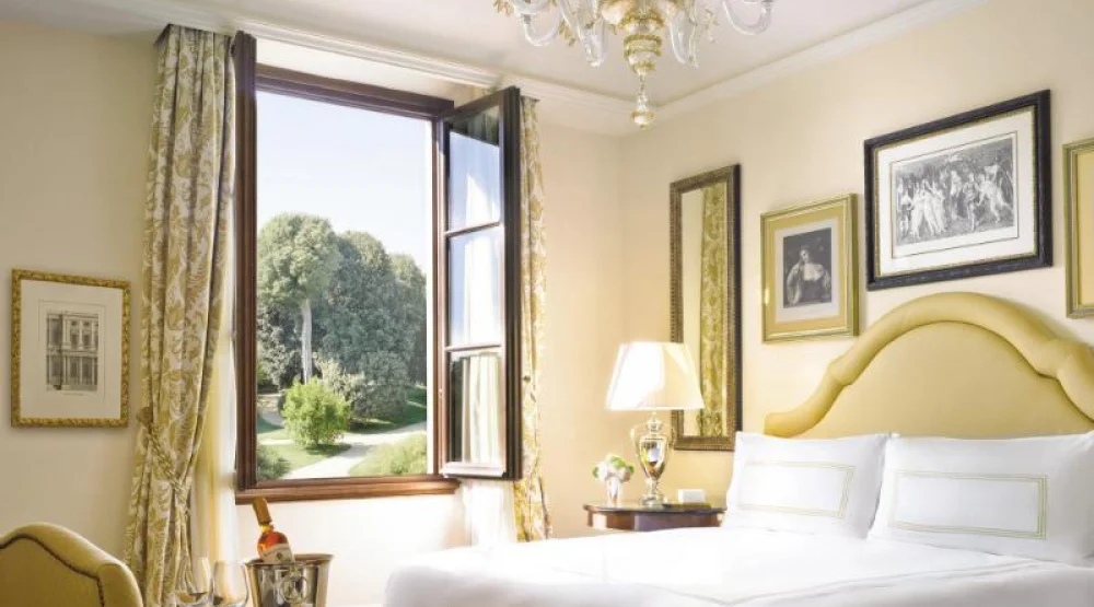 Premier Room with King Bed at Four Seasons Hotel Firenze