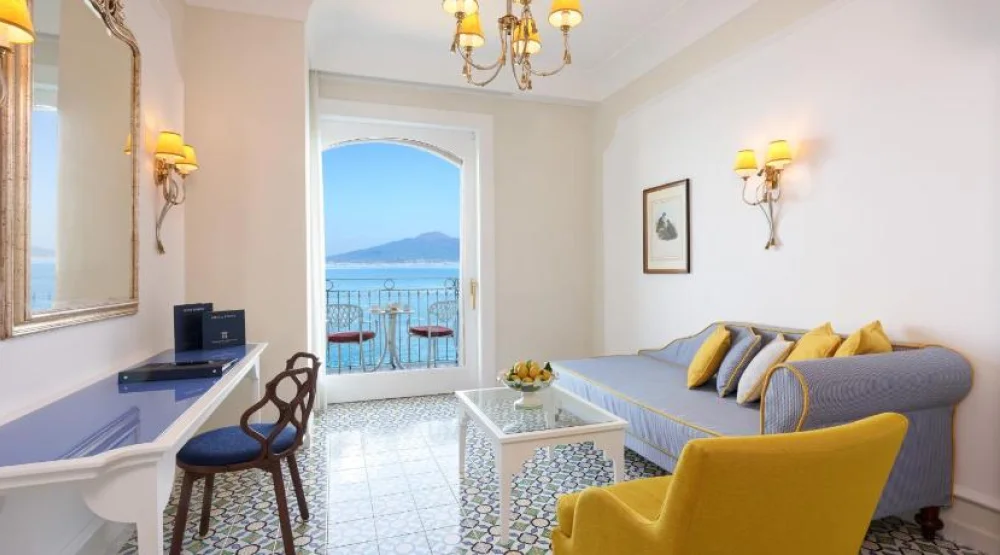 Deluxe Junior Suite at Grand Ambasciatori Hotel