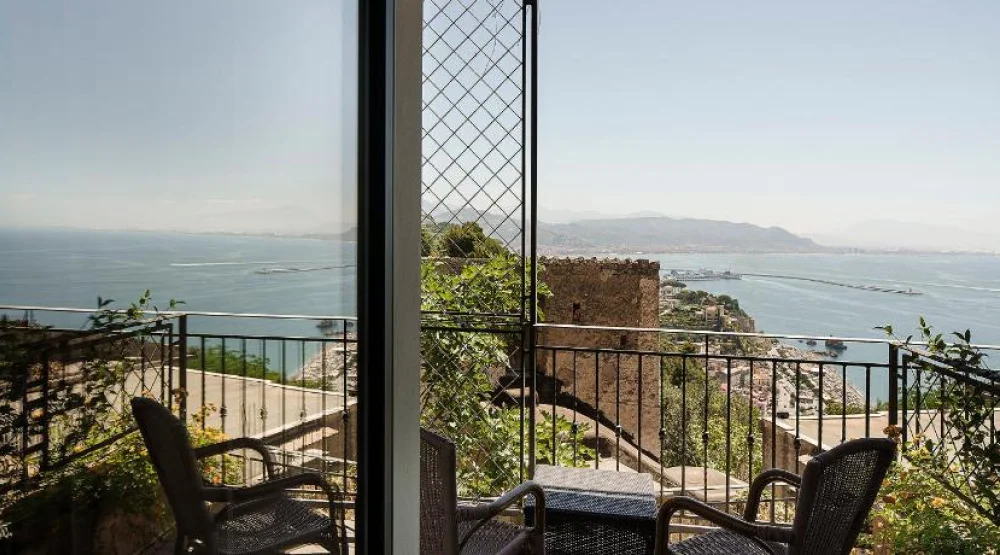 Deluxe at Hotel Raito