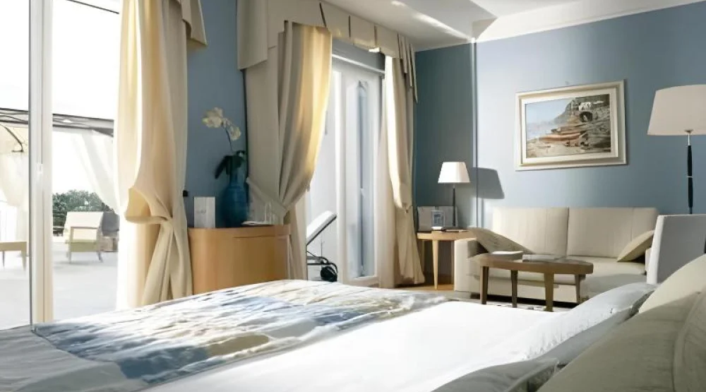 Sunshine Grand View Room at Hotel Raito