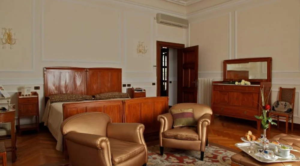 Junior Suite with Lake View at Hotel Villa Del Sogno