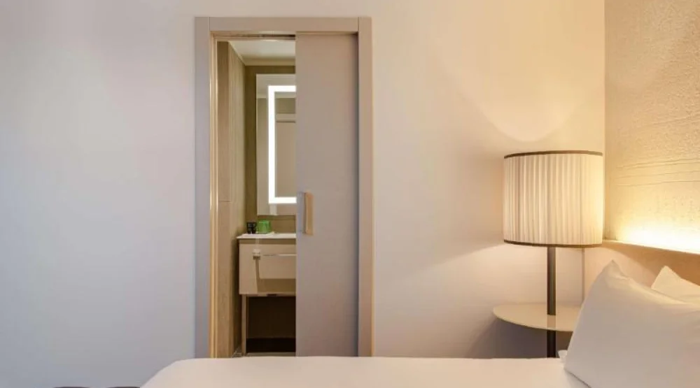 One King Bed Courtyard View at Hyatt Centric Murano Venice