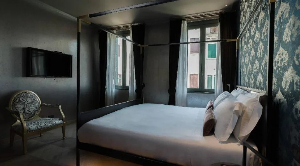Suite with River View at Madama Garden Retreat