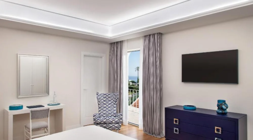 Junior Suite with Sea View at Pazziella Garden & Suites