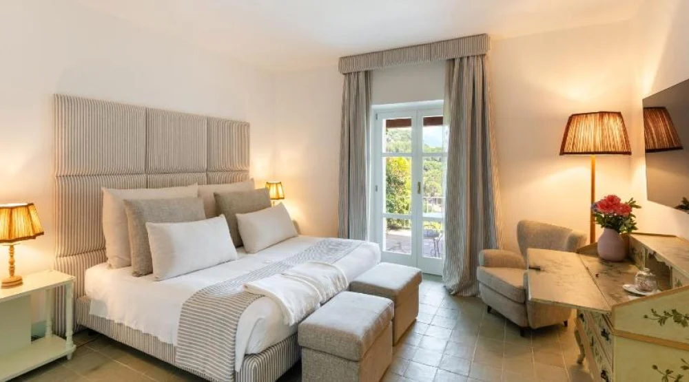 Deluxe Double Room with Sea View at Santavenere Hotel