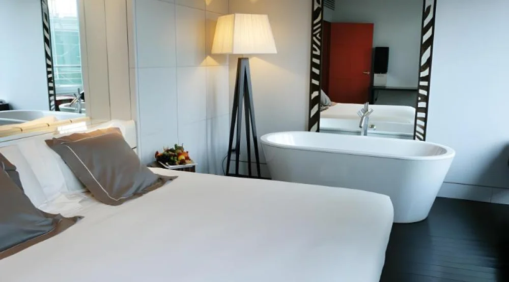 City Deluxe at Sina The Gray