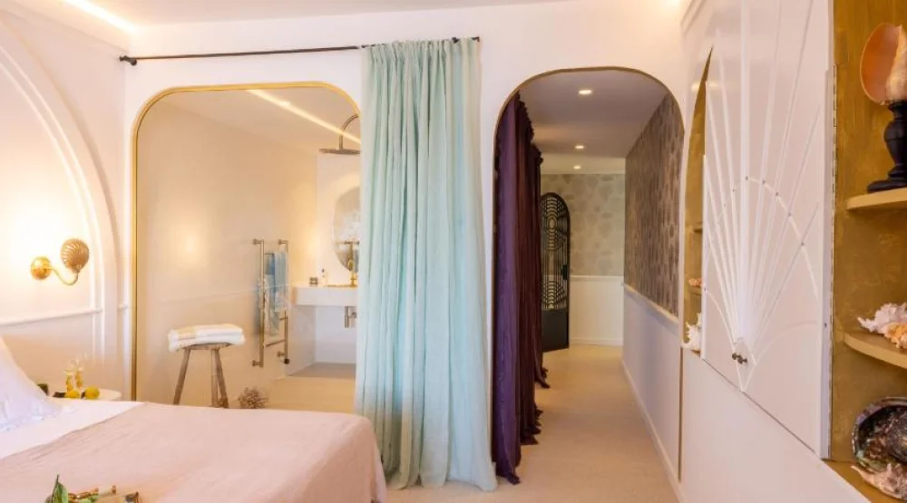 Suite Terrasse at Chateau De Theoule