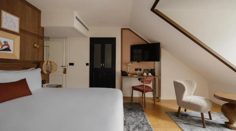 The Signature Extra Mansarde at Hotel Pulitzer Paris