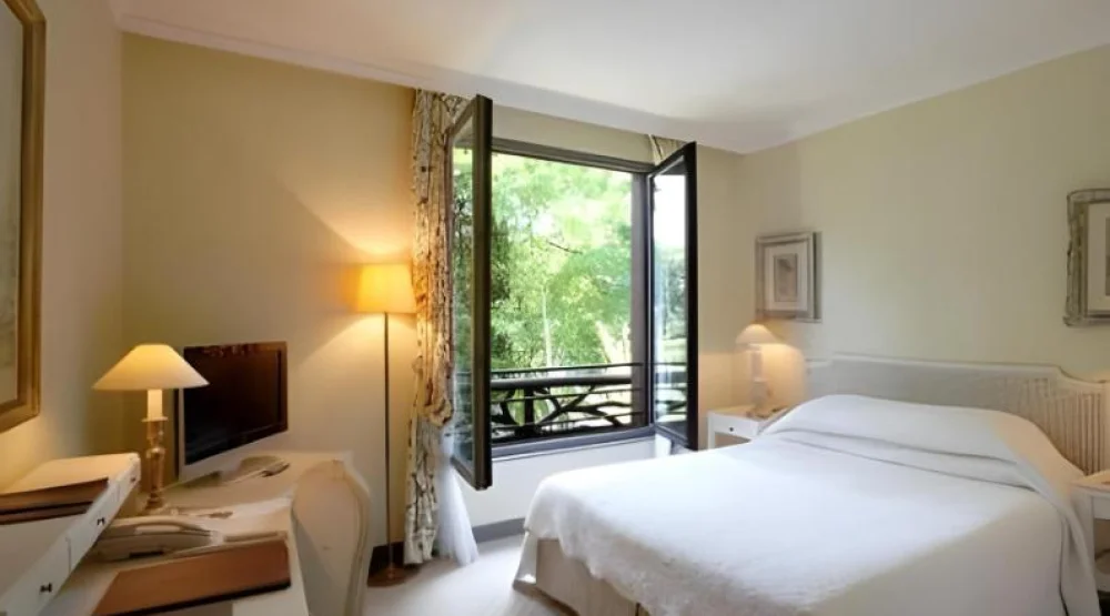 Impressionniste Room at Les Etangs De Corot