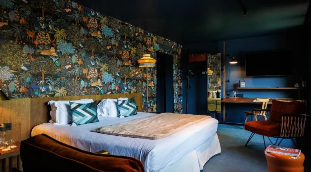 Collection Sur L'eau Room at Les Etangs De Corot