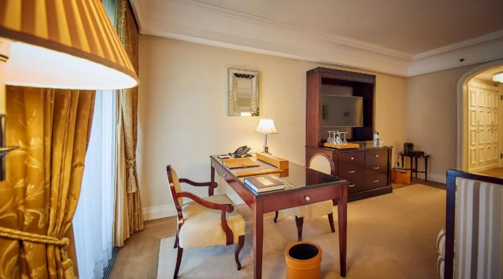 Superior Double Room at Falkensteiner Schlosshotel Velden