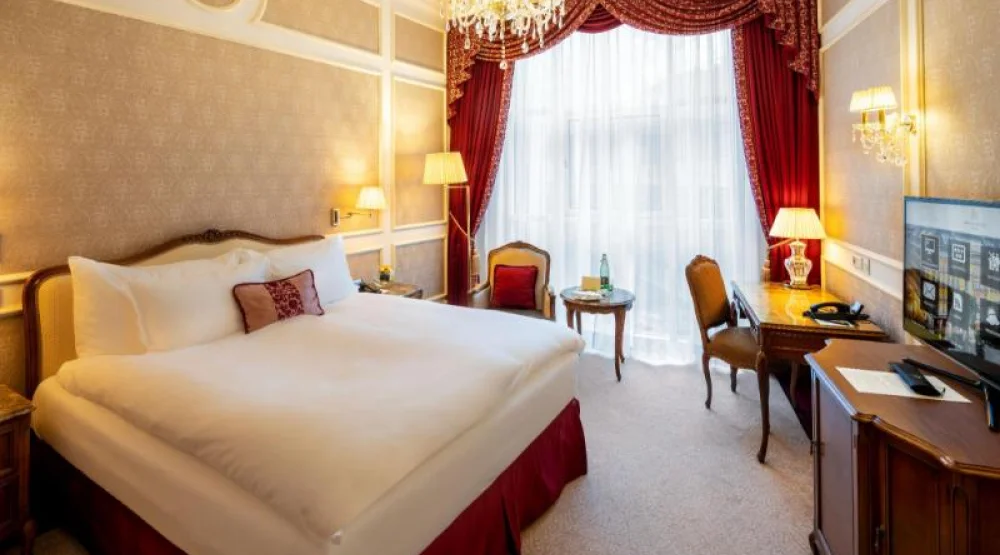 One Queen Deluxe at Grand Hotel Wien