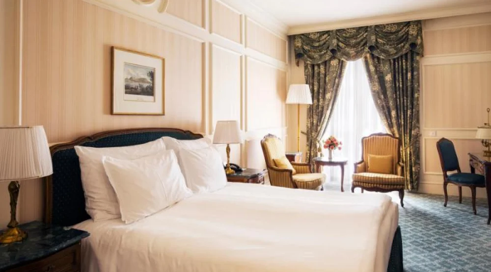 One King Premium Ring Boulevard View at Grand Hotel Wien