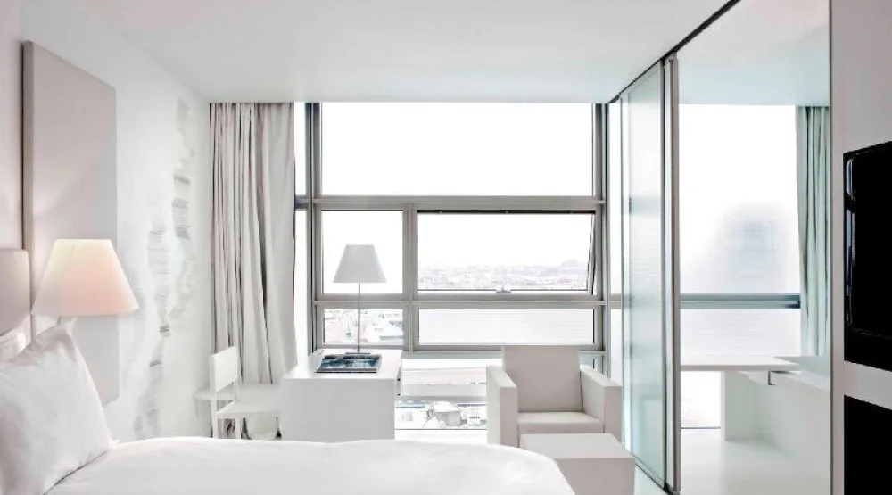 So Studio, One King Size Bed, View Of The Ferris Wheel at SO Vienna