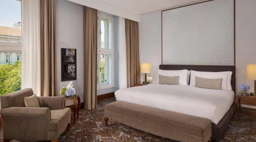 Deluxe, Guest Room, One King at The Ritz-Carlton Vienna