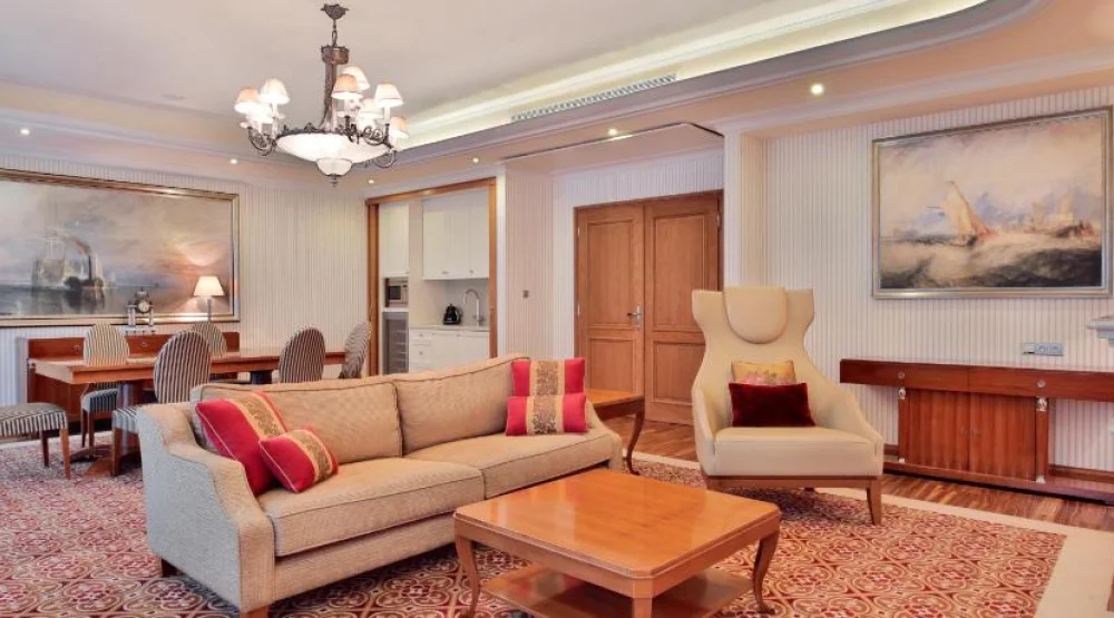 Presidential Suite at Retro Riverside Wellness Resort