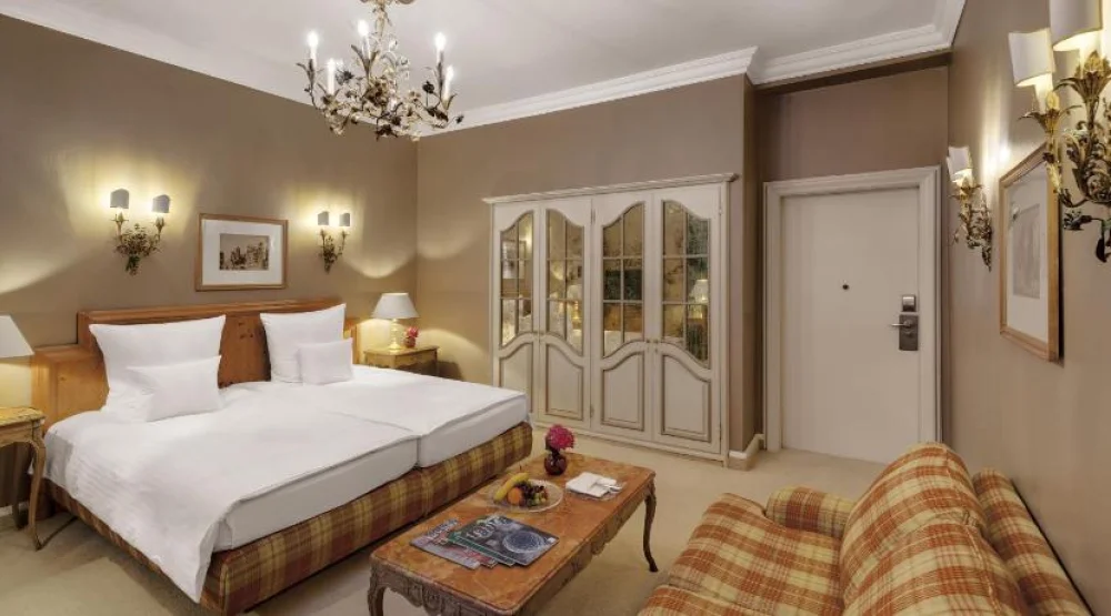 Family Room at Excelsior by Geisel