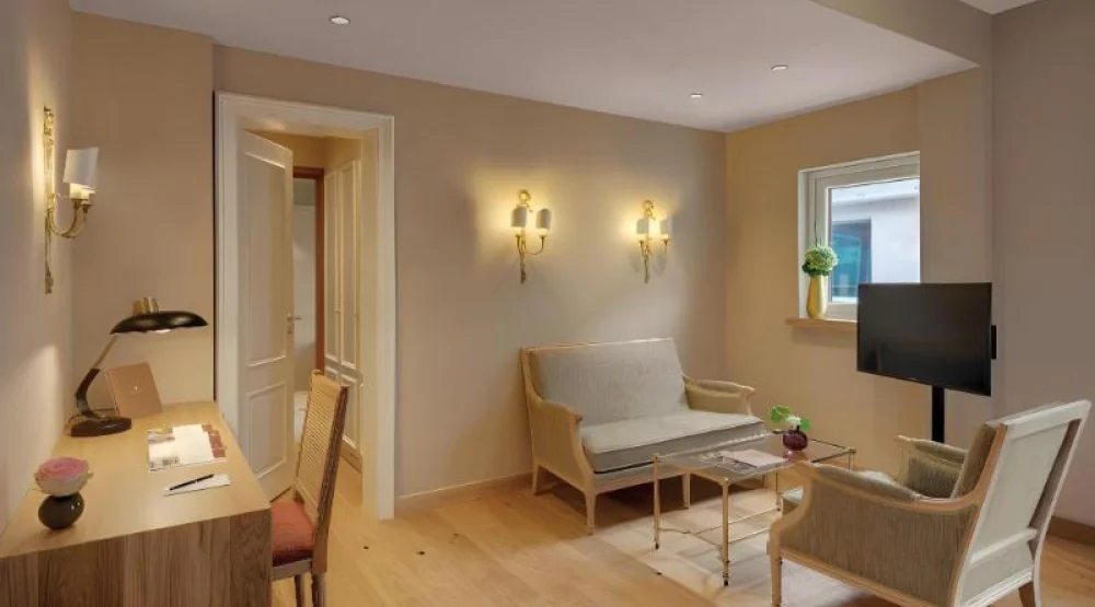 Deluxe Junior Suite at Excelsior by Geisel