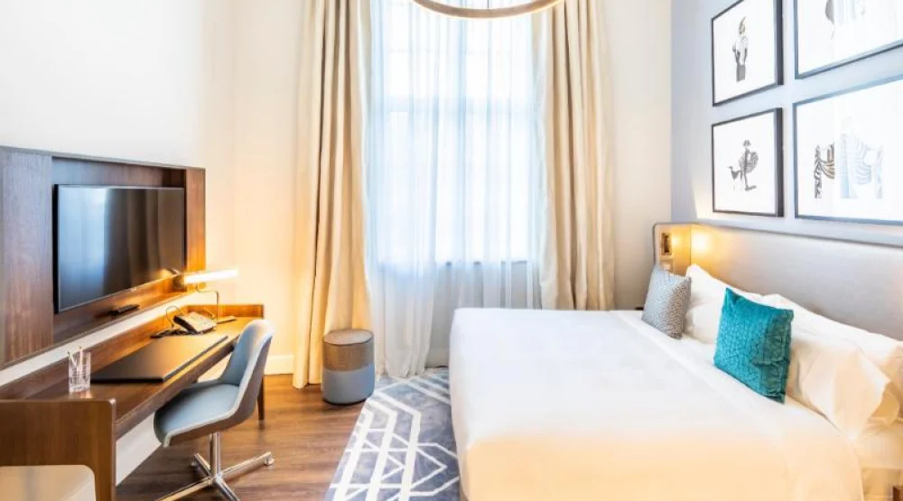 Deluxe King Room at Fraser Suites Hamburg