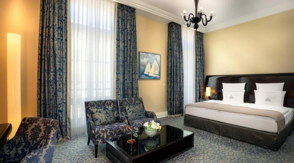 Deluxe King, Deluxe Guest Room, One King at Hotel Atlantic Hamburg Autograph Collection