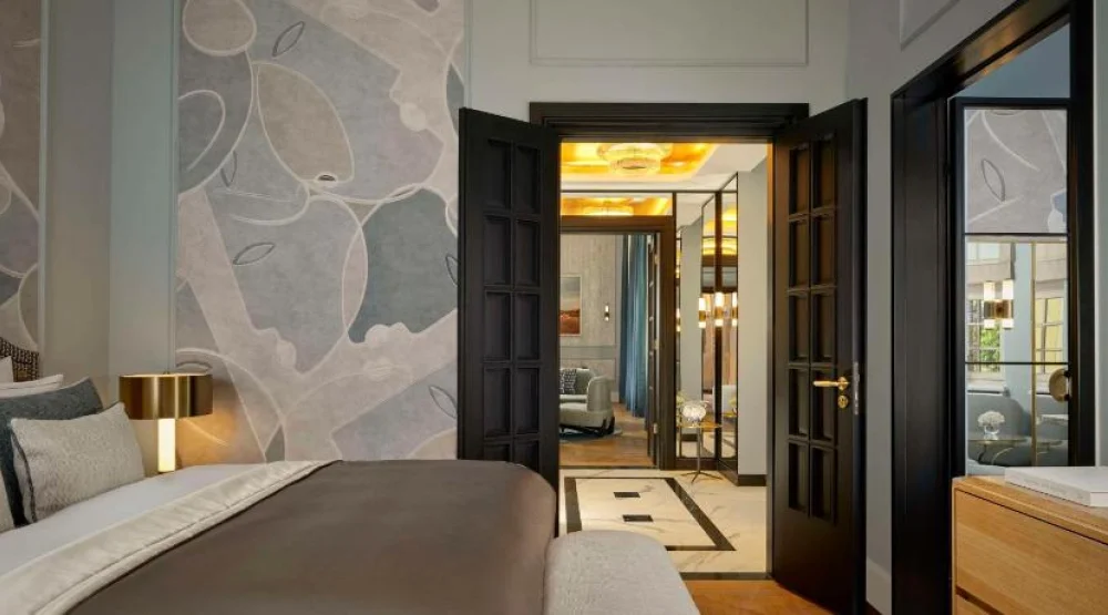 Signature Suite at Hotel Taschenbergpalais Kempinski