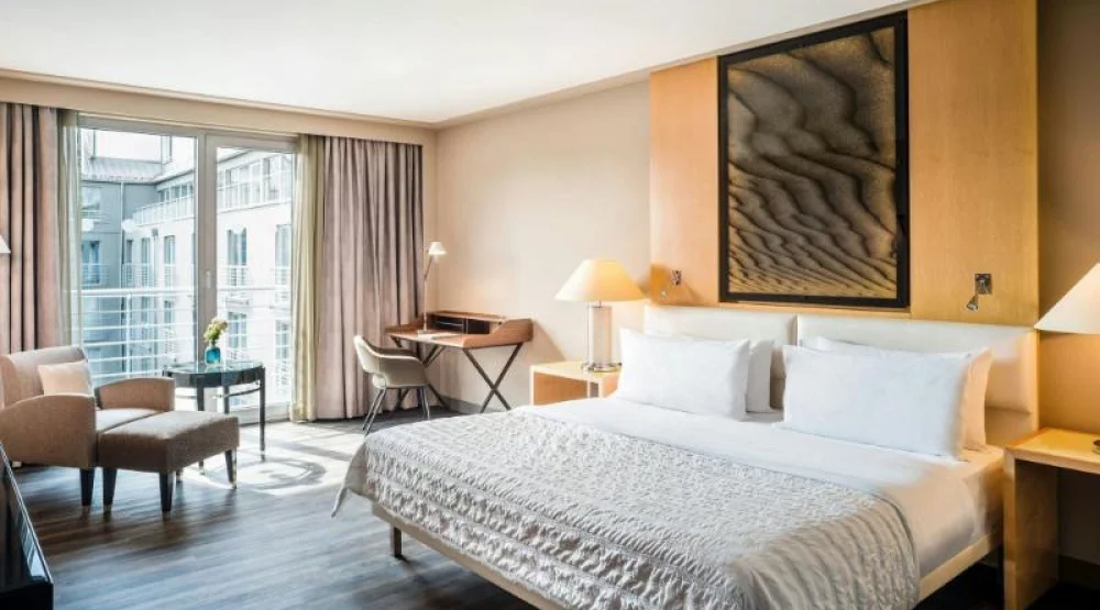 Deluxe, Guest Room, One King, Garden View at Le Meridien Munich