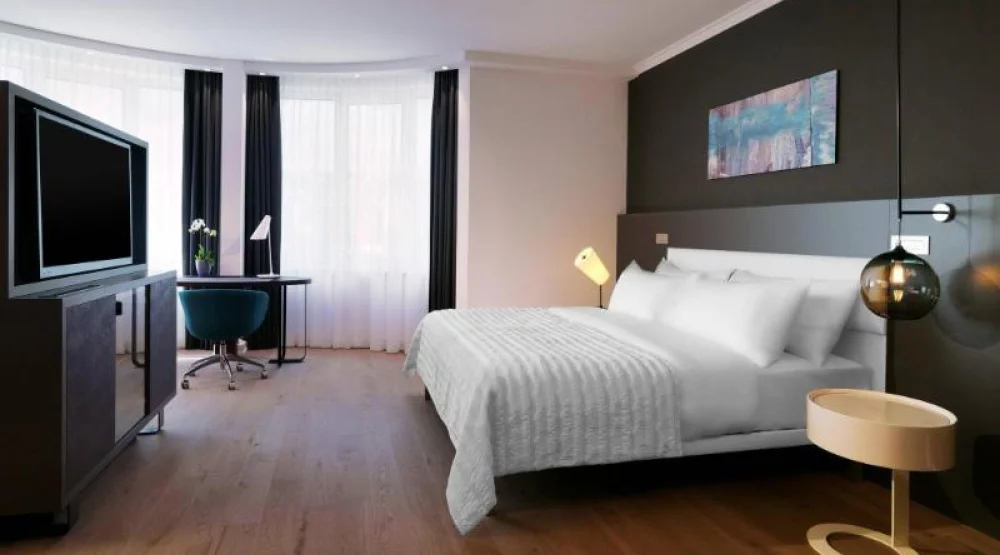 One Bedroom Junior Suite, Suite, One King, Alternate: Sofa Bed, Sofa Bed at Le Meridien Stuttgart