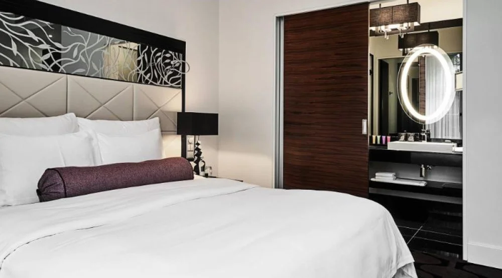 Superior Room, Guest Room, One King at Roomers Berlin Steinplatz Autograph Collection