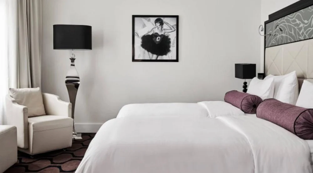 Deluxe Room, Guest Room, Two Twin at Roomers Berlin Steinplatz Autograph Collection