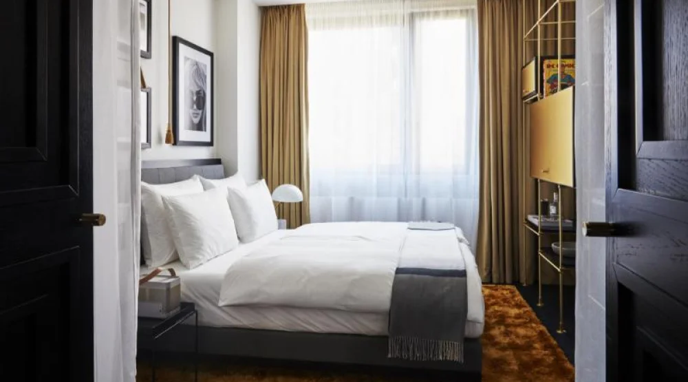 Superior, Guest Room, One Queen at Roomers Munich Autograph Collection