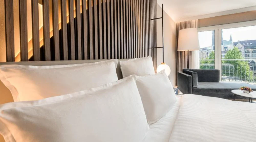 Deluxe Double Room at Steigenberger Hotel Hamburg
