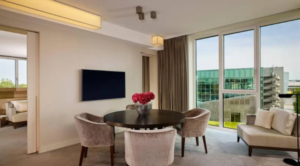 Signature Suite, Signature Suite, One King at The Ritz-Carlton Wolfsburg