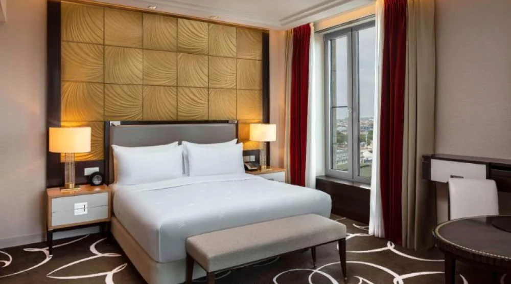 King Deluxe with Memorial Church View at Waldorf Astoria Berlin