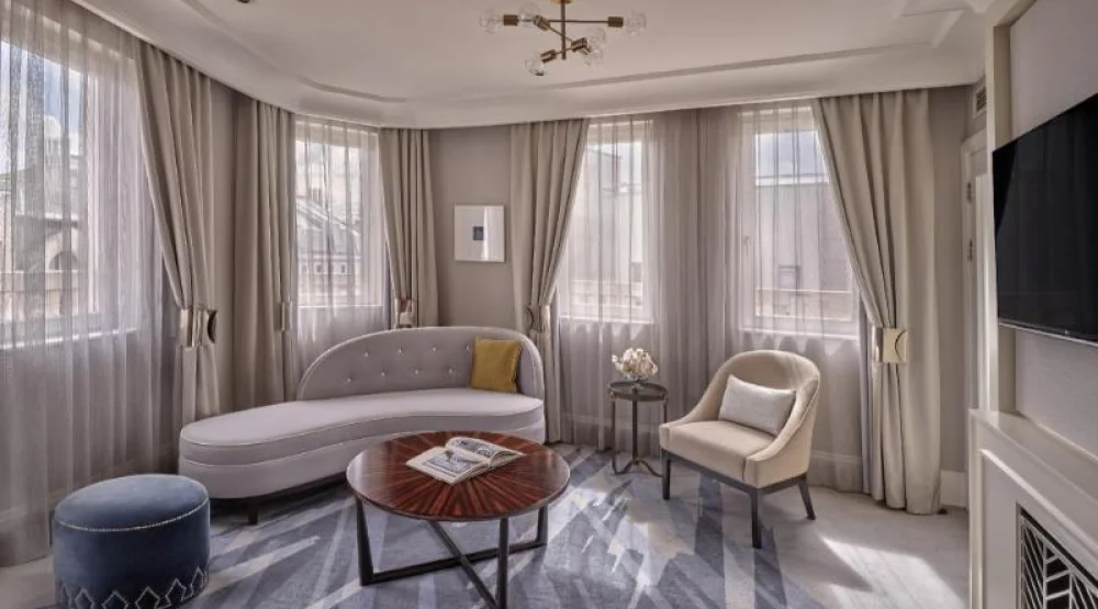 Club Deluxe Suite at Al Habtoor Palace Budapest