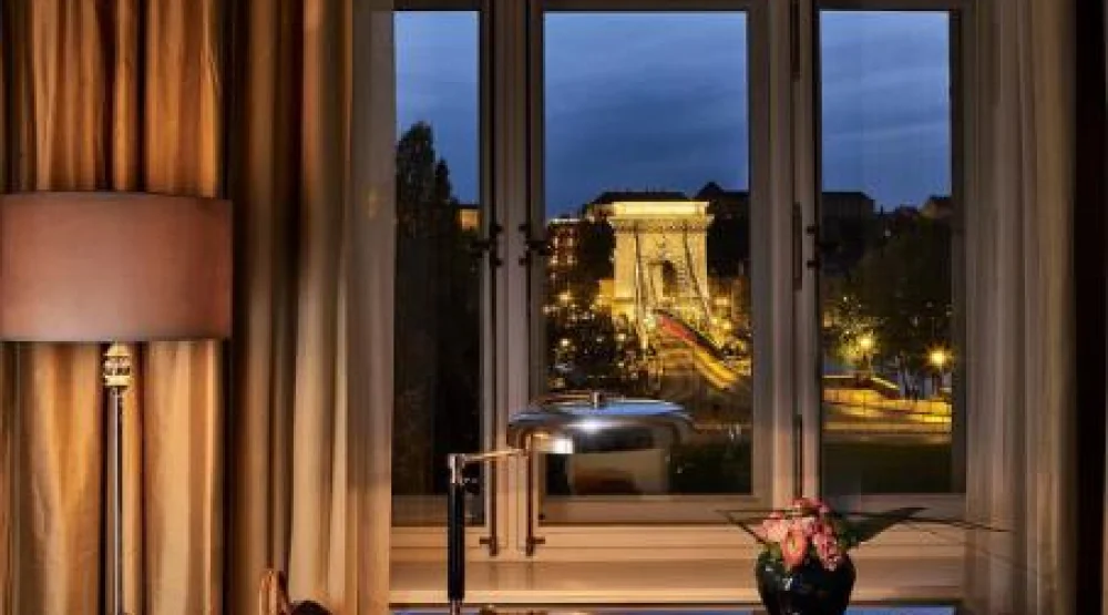 Chain Bridge One Bedroom Suite at Four Seasons Gresham Palace